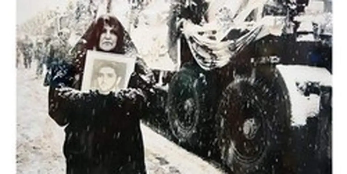 عکسی از مادر یک شهید که جهانی شد/ سال‌های سخت انتظار مادر برای بازگشت فرزند