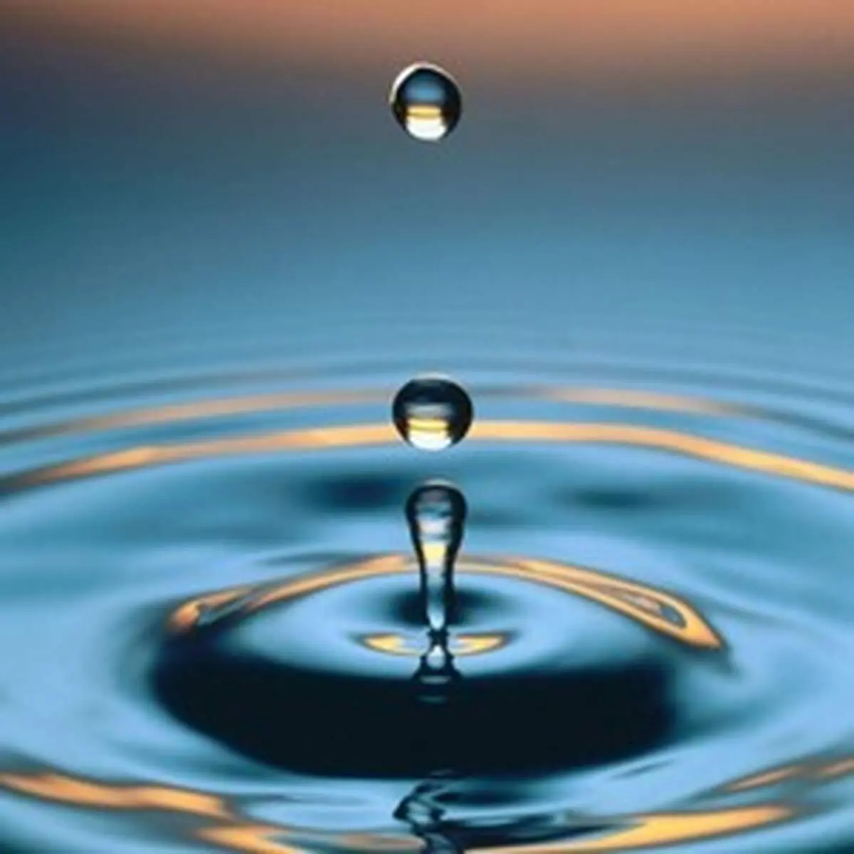 حفاری قطره آب در پودر شیشه