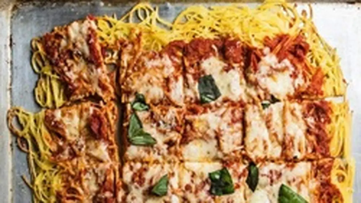 طرز تهیه آسان پیتزا ماکارونی خوشمزه