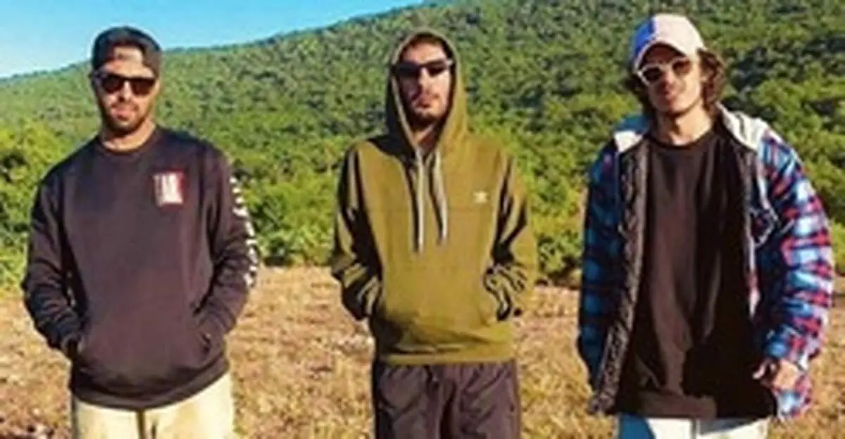 طبیعت گردی نوید محمدزاده‌ و دوستانش