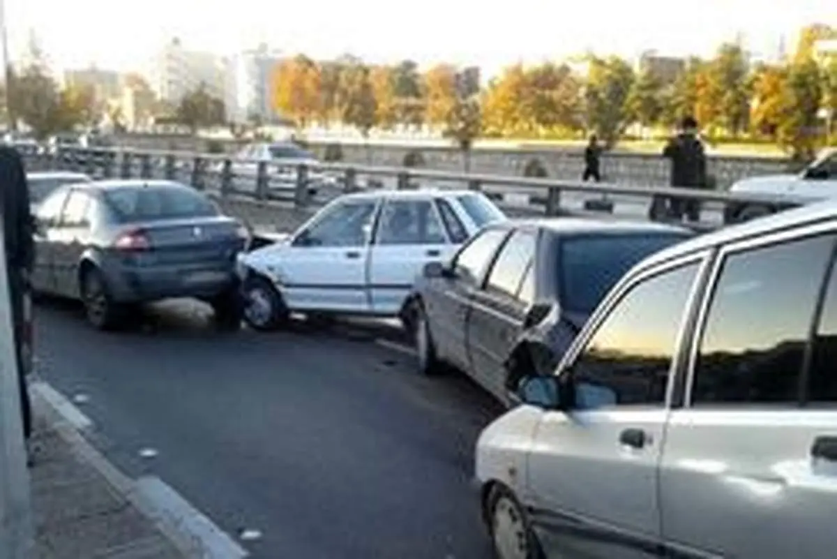 تصادف زنجیرهای در فولادشهر ۱۰ مصدوم داشت
