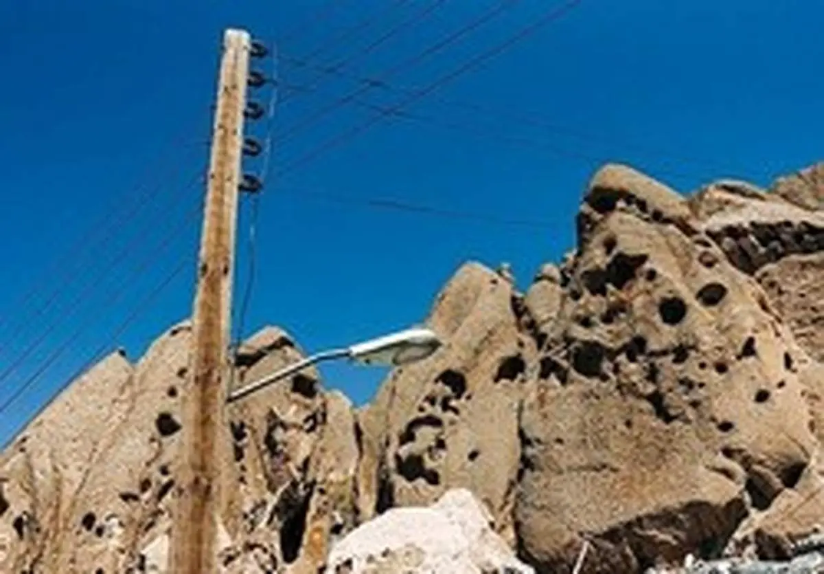 خانههایی در دل صخرهها