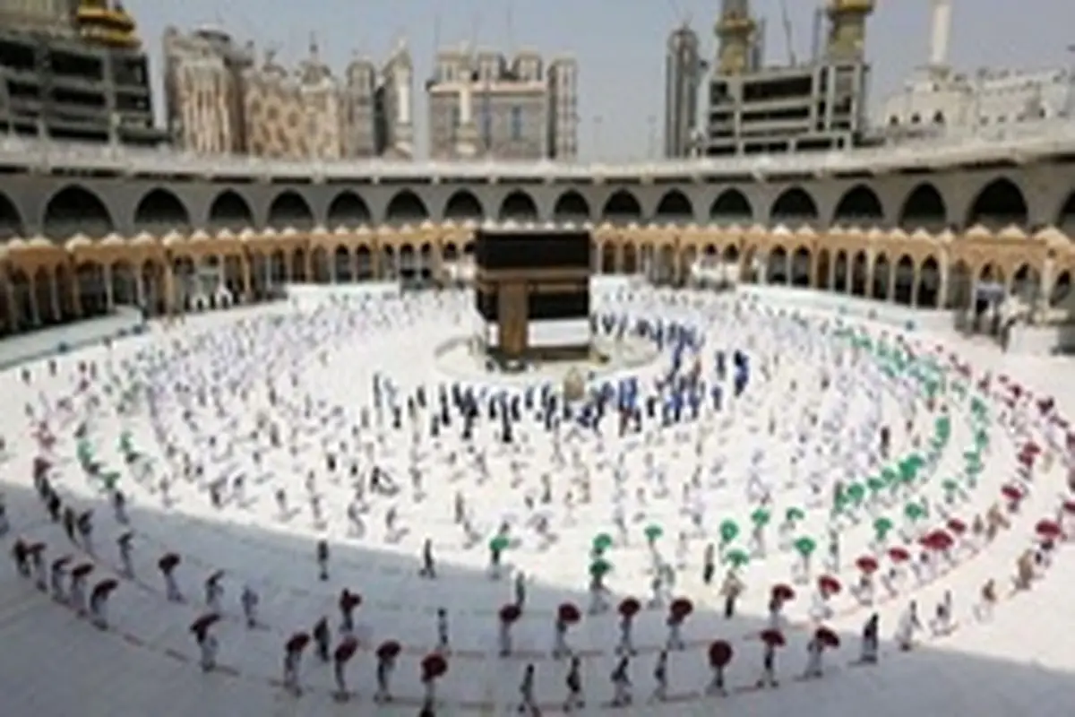 عربستان انجام مراسم عمره را از سر می‌گیرد