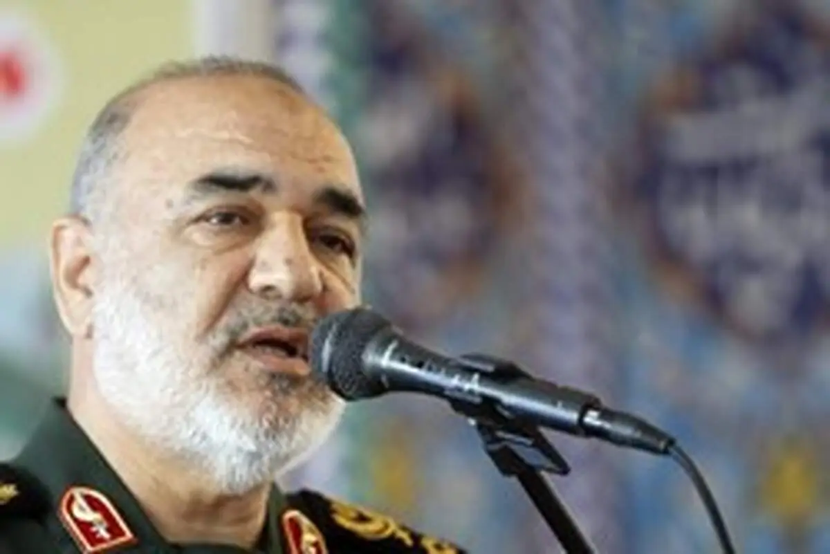 سرلشکر سلامی: مراسم دانش‌آموختگی دانشگاه‌های افسری، به عطر صمیمیت معطر بود