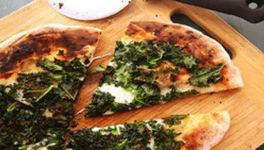 طرز تهیه پیتزا گیاهی کلم پیچ با انواع پنیر
