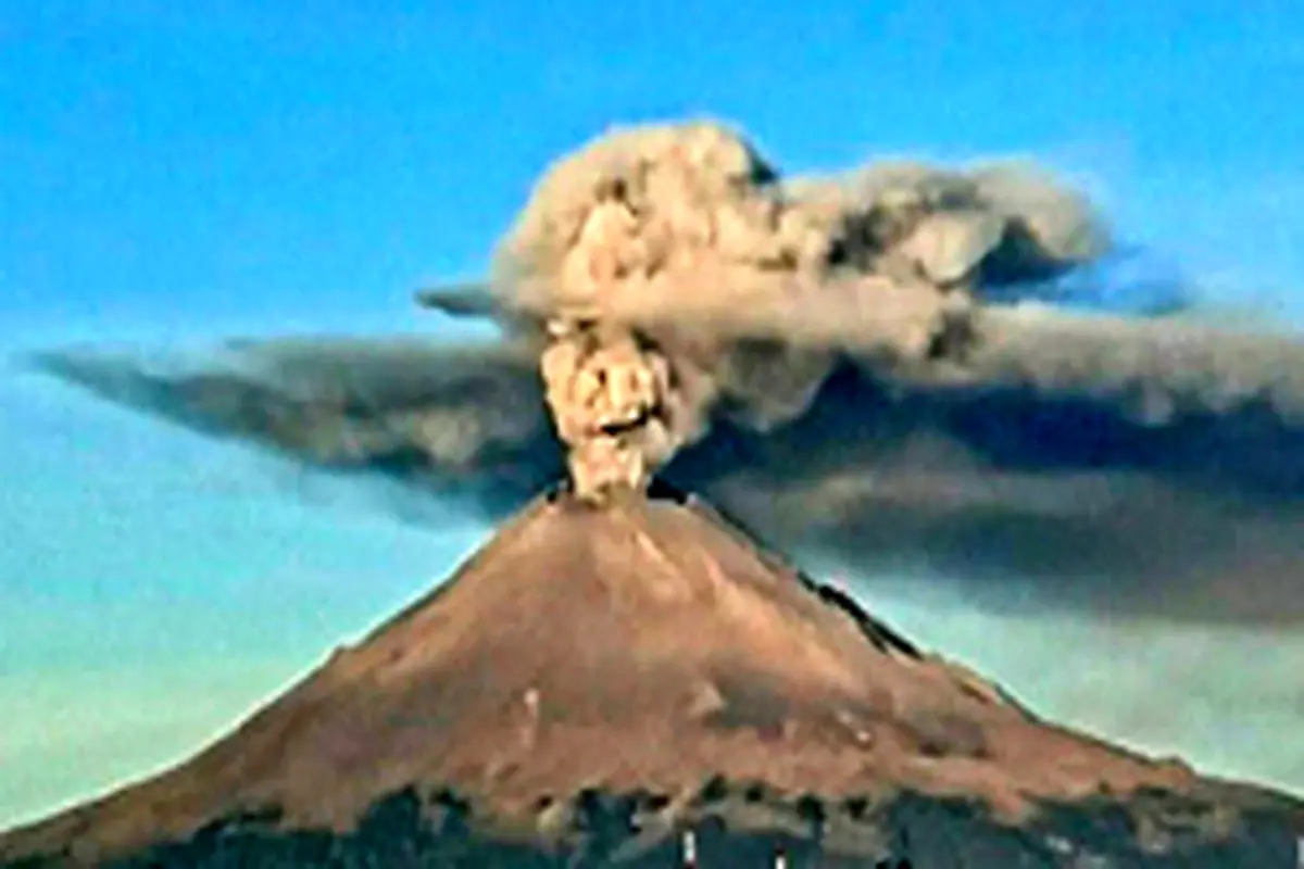 ظهور جمجمه ای از جنس خاکستر آتشفشان در آسمان مکزیک + عکس
