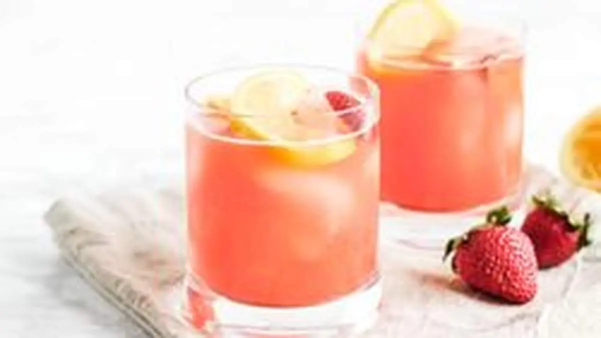 طرز تهیه لیموناد توت فرنگی
