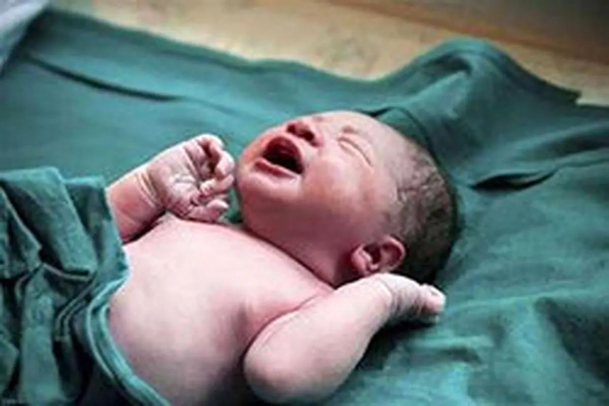 نوزادی که با تولدش ماسک را از چهره پزشک برمی‌دارد! +عکس