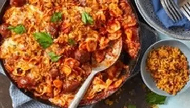 طرز تهیه پاستا سوسیس اسپایسی با پنیر رومانو