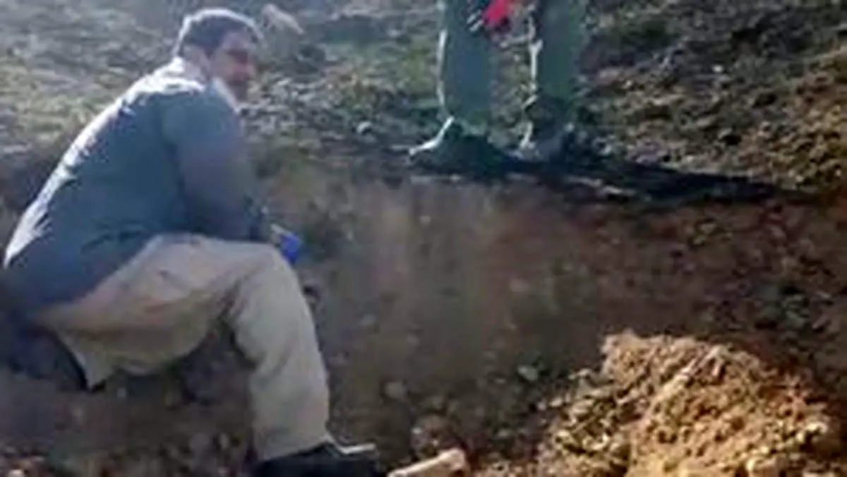 کشف پیکر مطهر دو شهید دوران دفاع مقدس + فیلم