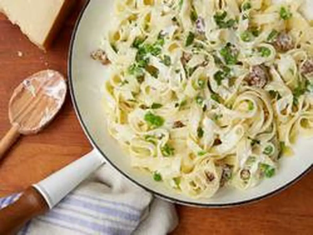 طرز تهیه فتوچینی آلفردو با پنیر رومانو