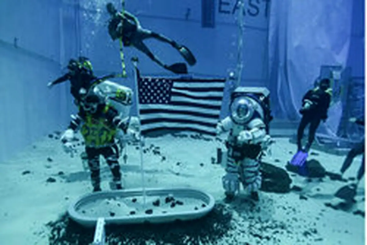 آزمایش لباس فضانوردی زیر آب
