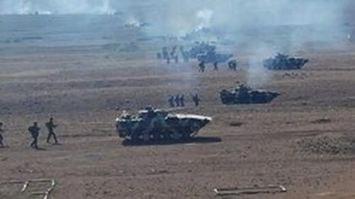 تشویق و خوشحالی ایرانیان ساکنان نوار مرزی از ورود ارتش آذربایجان + فیلم