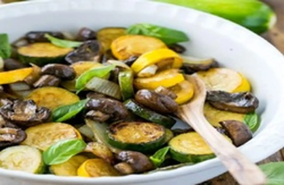 طرز تهیه خوراک کدو سبز و قارچ