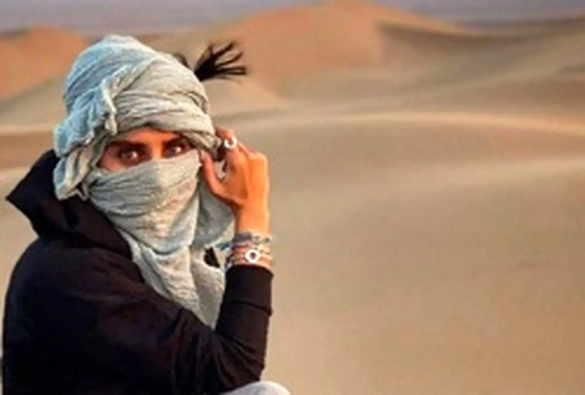 ژست الناز شاکردوست در کویر