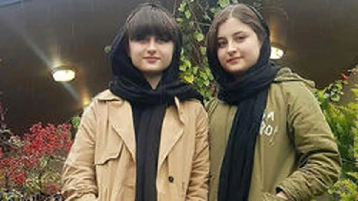 سارا و نیکا و پستی از مومو + عکس