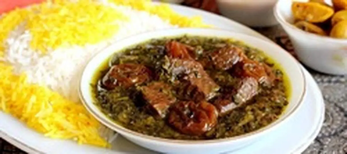 طرز تهیه خورش آلو و اسفناج با بوقلمون