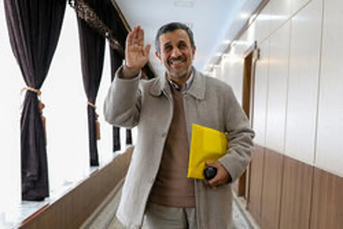 محمود احمدی نژاد در پیراهن تیم ملی نونهالان! + عکس