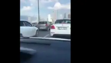 لحظه وقوع زلزله در ازمیر روی پل مملو از خودرو + فیلم