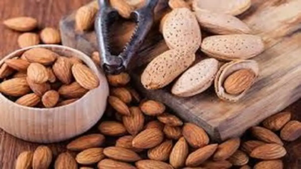 خواص و مضرات مصرف بادام تلخ و شیرین