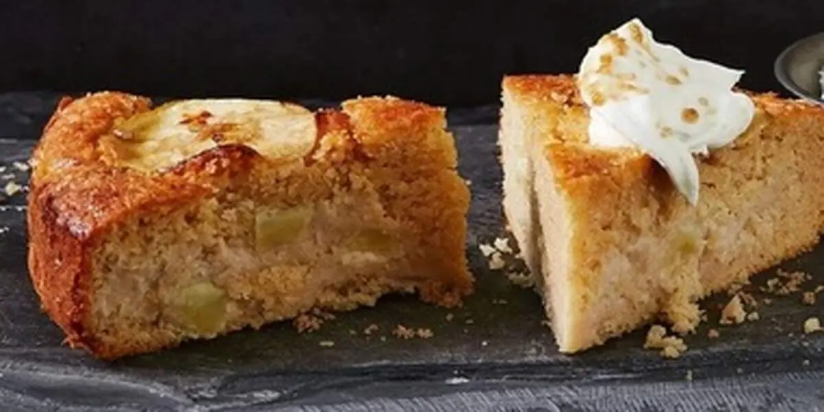 طرز تهیه کیک سیب و دارچین خانگی