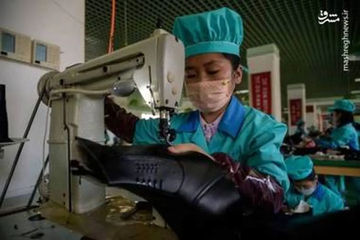 کارخانه تولید کفش در کره شمالی+ عکس