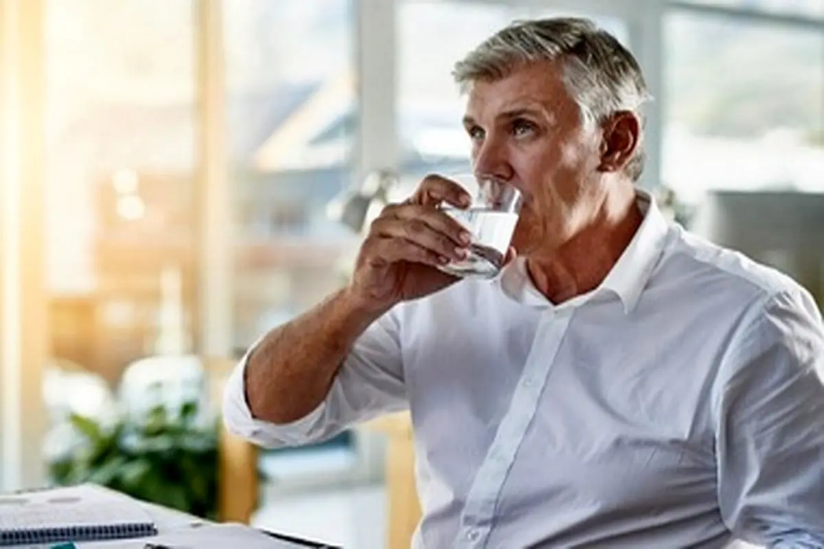 تاثیر نوشیدن آب در سلامتی سالمندان