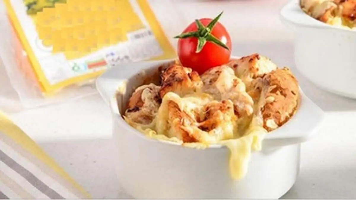 طرز تهیه استراتای مرغ و پنیر