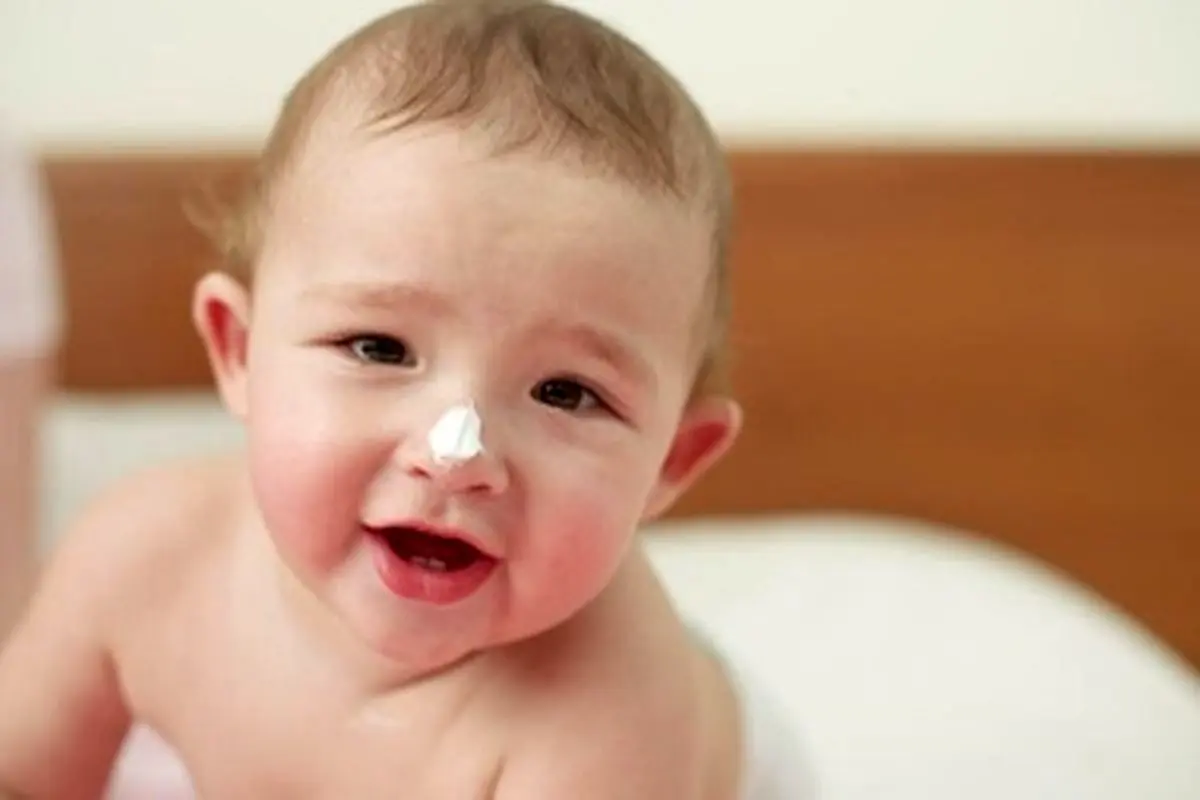 علائم کم آبی در بدن نوزاد + روش درمان
