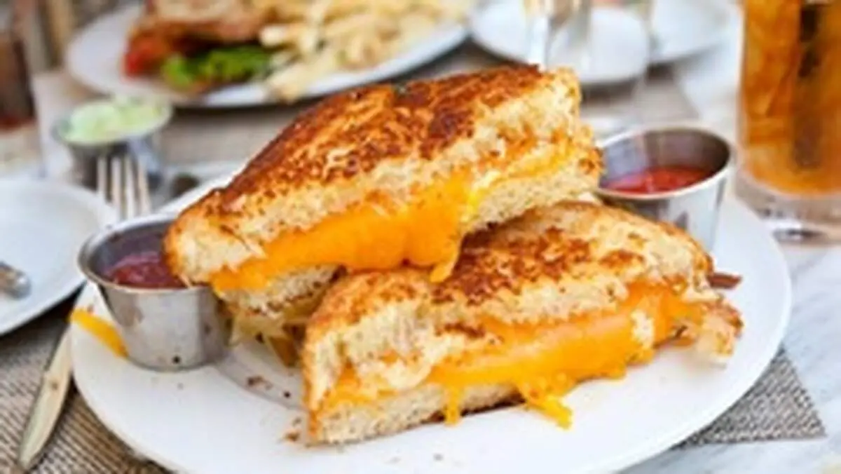طرز تهیه آسان ساندویچ تست فرانسوی بدون شیر و تخم مرغ