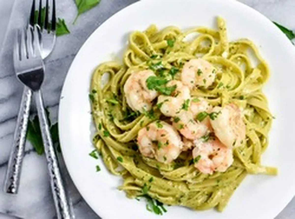 طرز تهیه پاستا خانگی فتوچینی با سس پستو و میگو