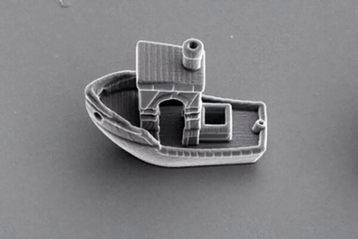کوچک‌ترین قایق دنیا از تار مو هم باریک‌تر است +  عکس