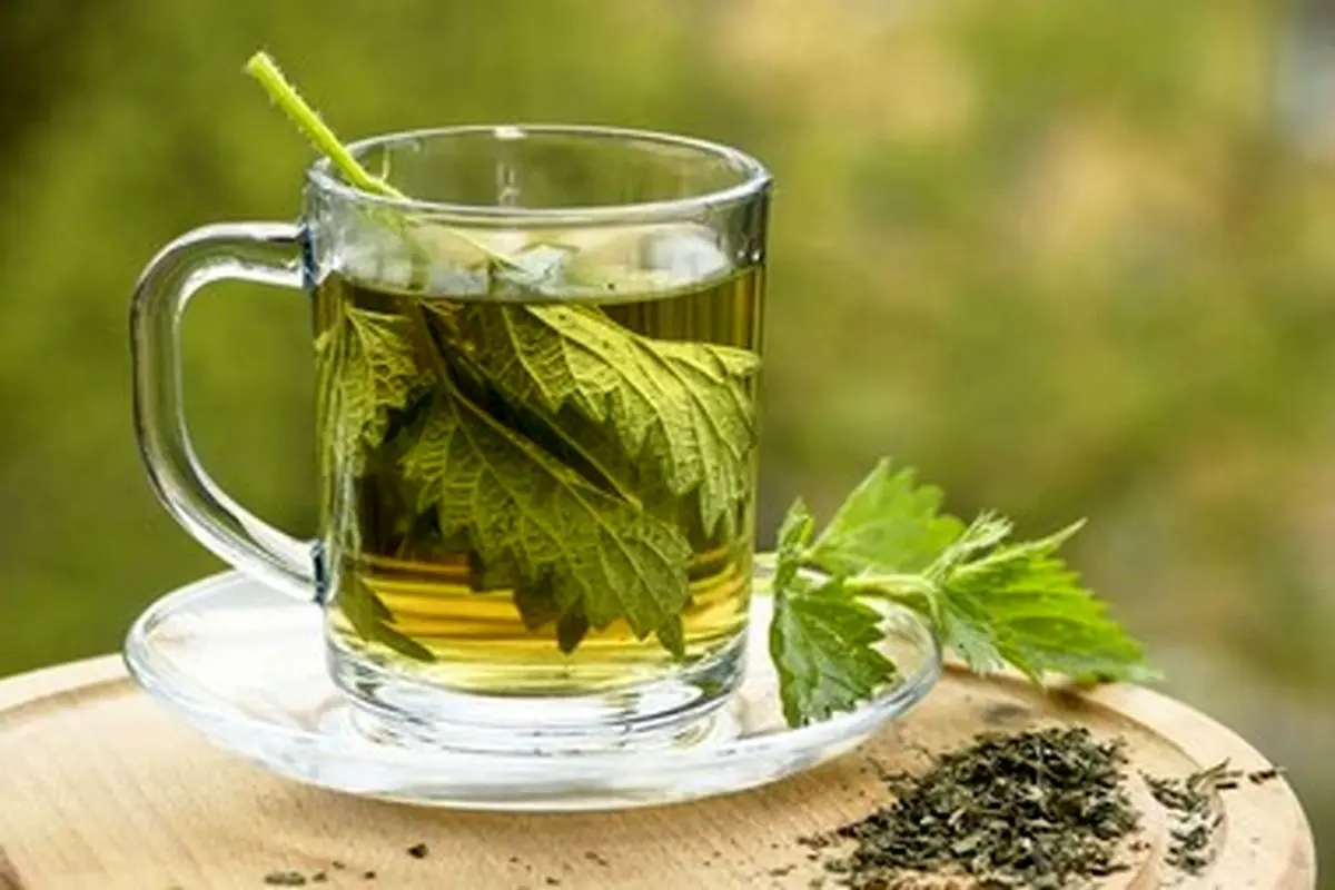 ۸ نوشیدنی گیاهی برای کاهش گلودرد و سرفه