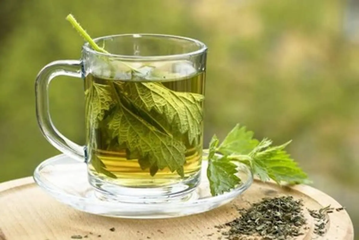 ۸ نوشیدنی گیاهی برای کاهش گلودرد و سرفه