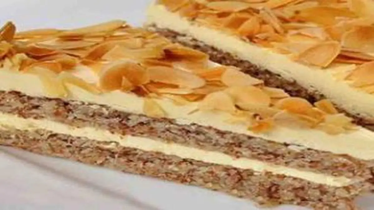 طرز تهیه کیک ‌بادام با کرم دیپلمات
