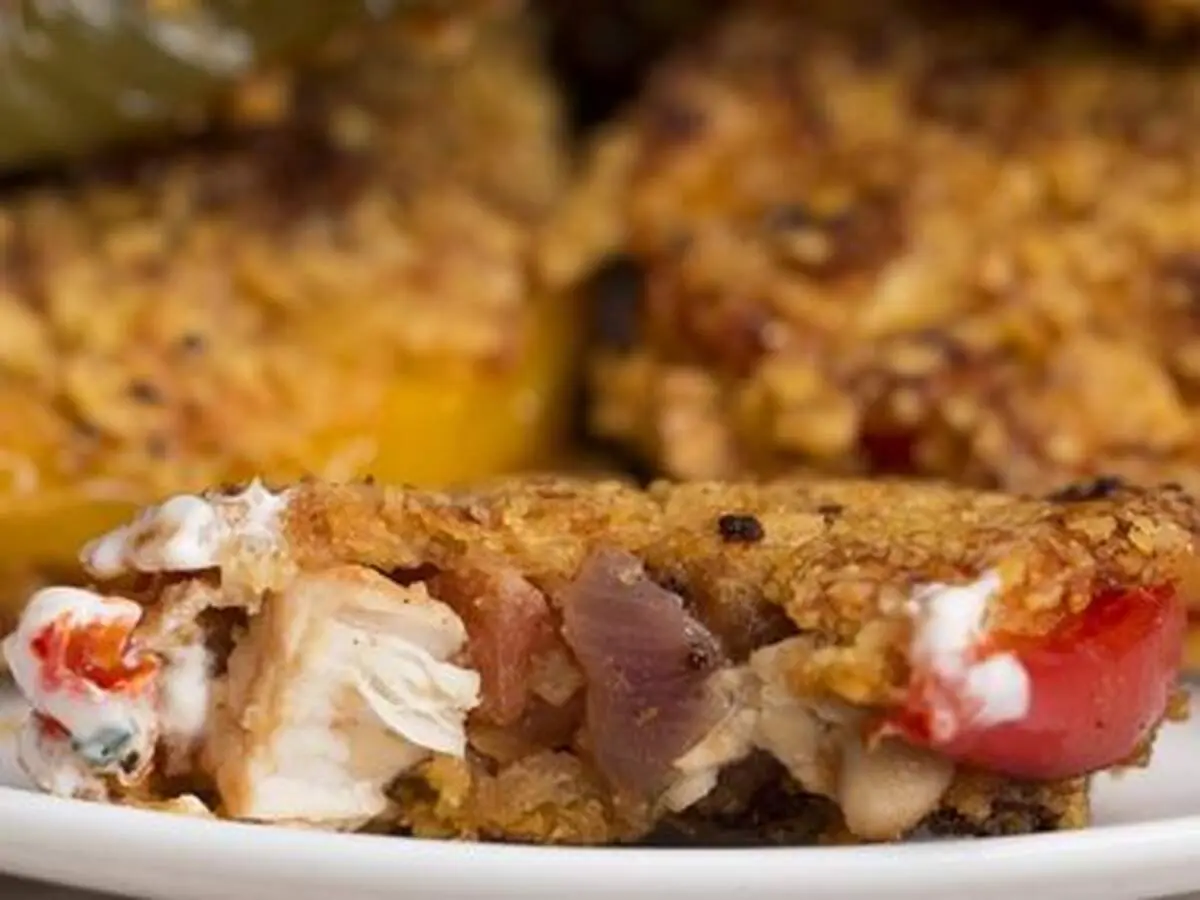 طرز تهیه حلقه سوخاری مرغ با فاهیتا و سالسا + فیلم