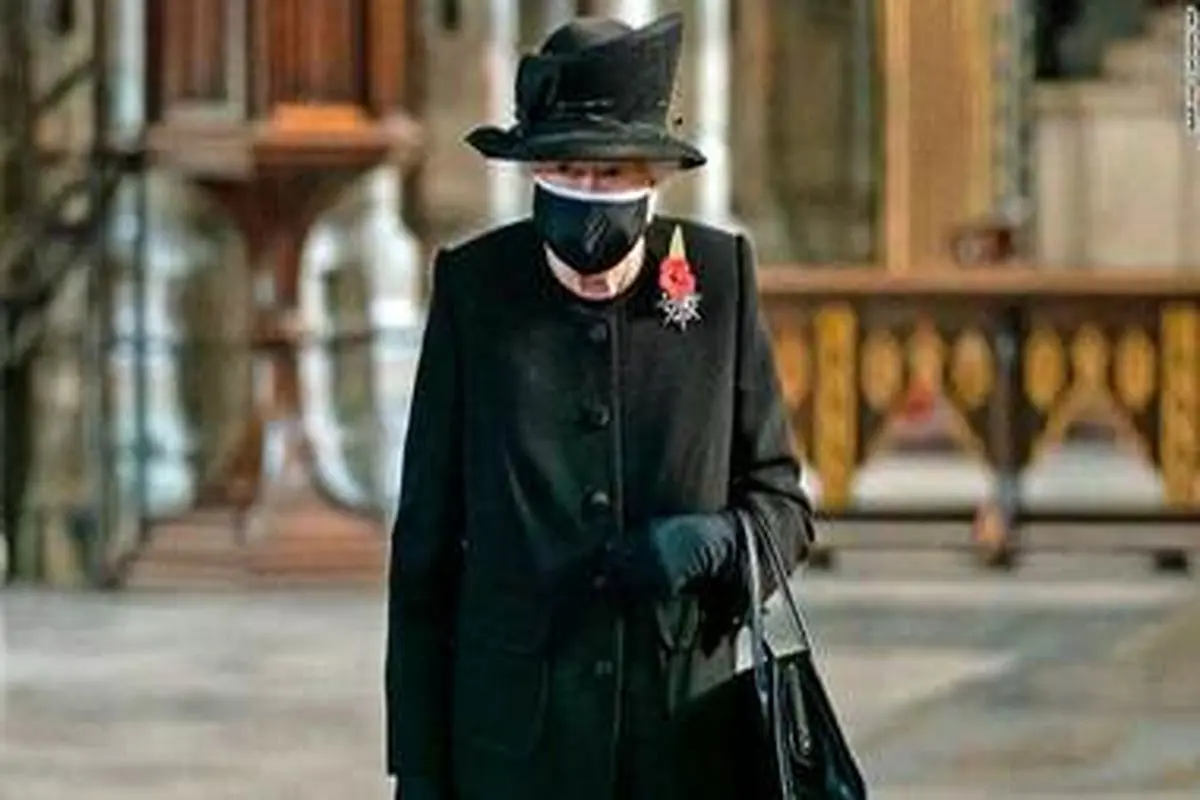 ملکه انگلیس برای اولین بار با ماسک دیده شد+ عکس