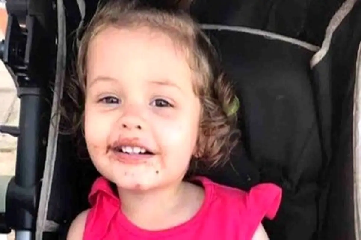 مرگ دردناک دختر ۲ ساله به خاطر خوردن کپسول نظافت توالت + عکس