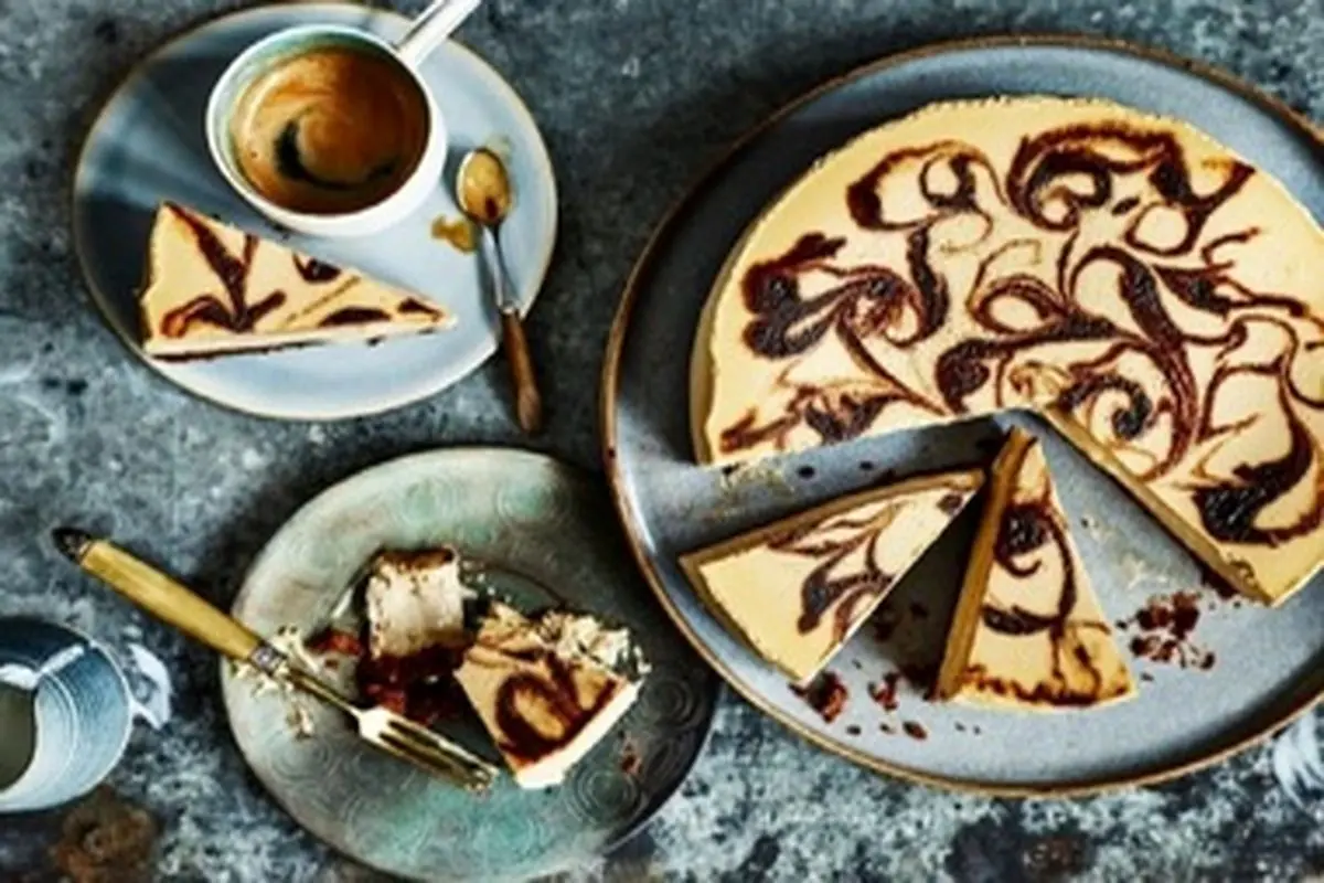 طرز تهیه چیز کیک نسکافهای و شکلاتی با بیسکوییت