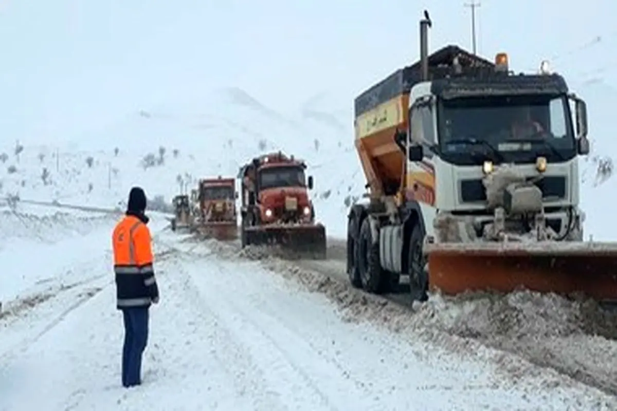 برف و باران در جاده‌های ۱۸ استان / ترافیک سنگین در آزادراه قزوین-کرج