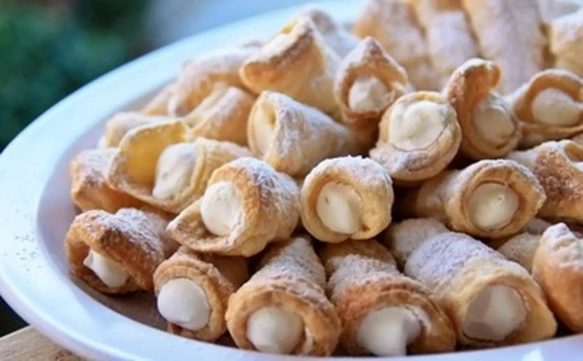 طرز تهیه نان خامه ای قیفی