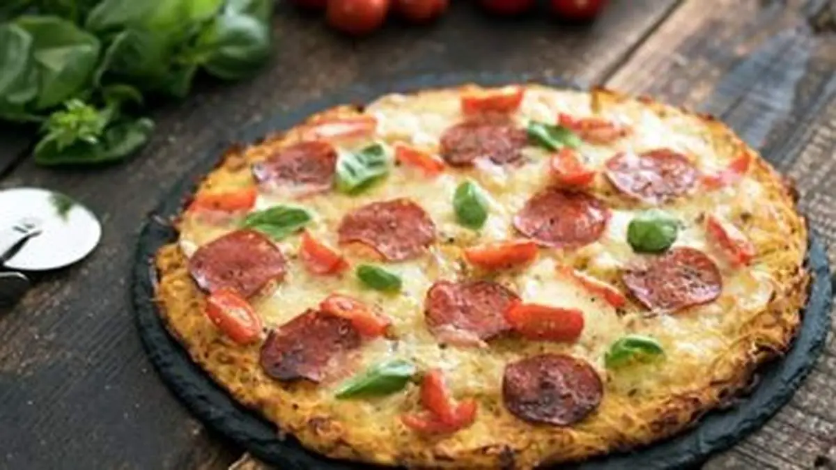 طرز تهیه پیتزای سبزیجات با خمیر سیب زمینی + فیلم