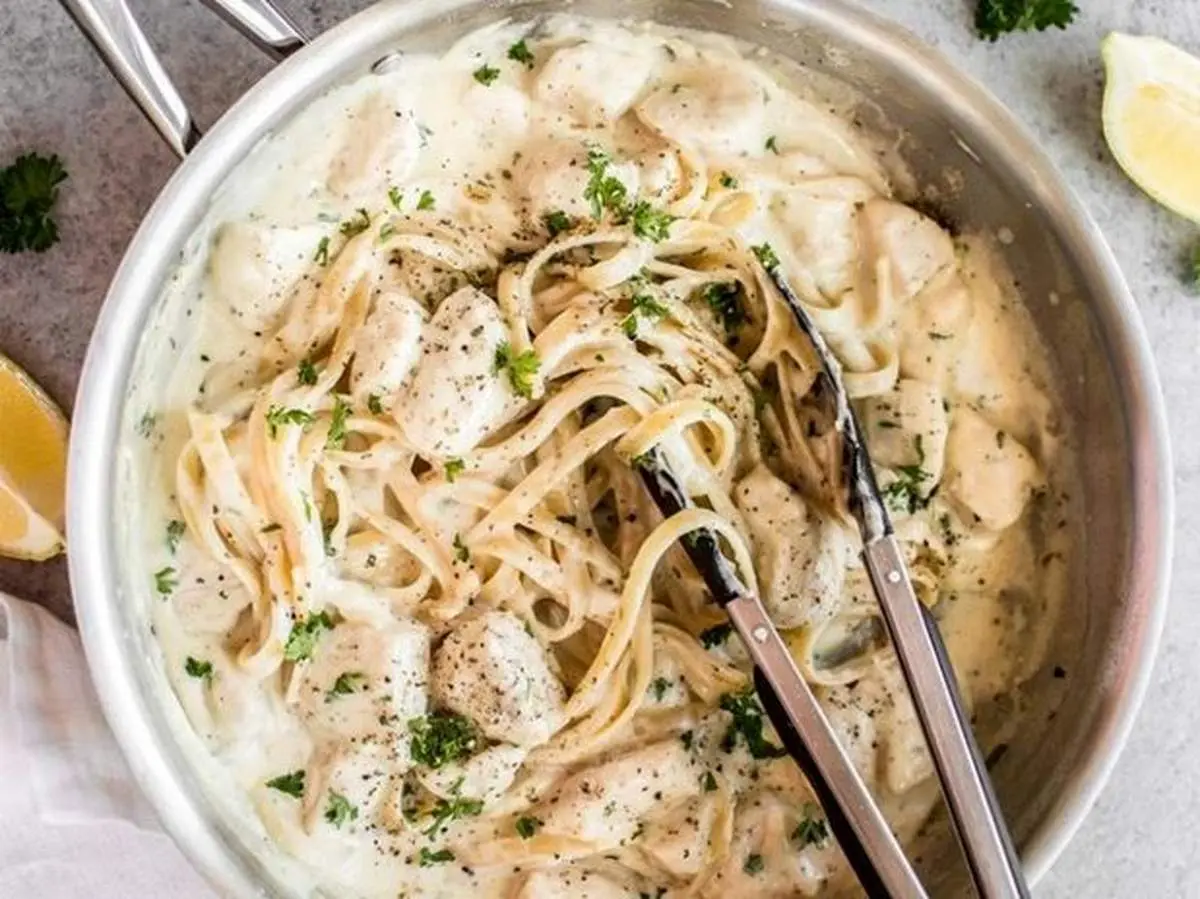 طرز تهیه پاستا با مرغ و سس خامها