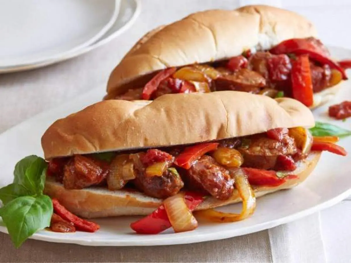 طرز تهیه ساندویچ سوسیس و ماکارونی