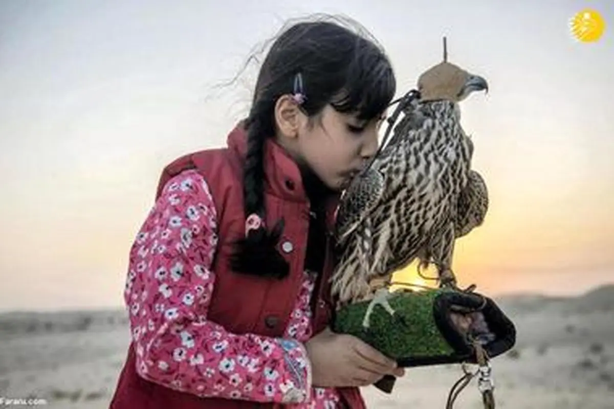 تابوشکنی در امارات؛ مادر و دختر شاهین باز! +عکس