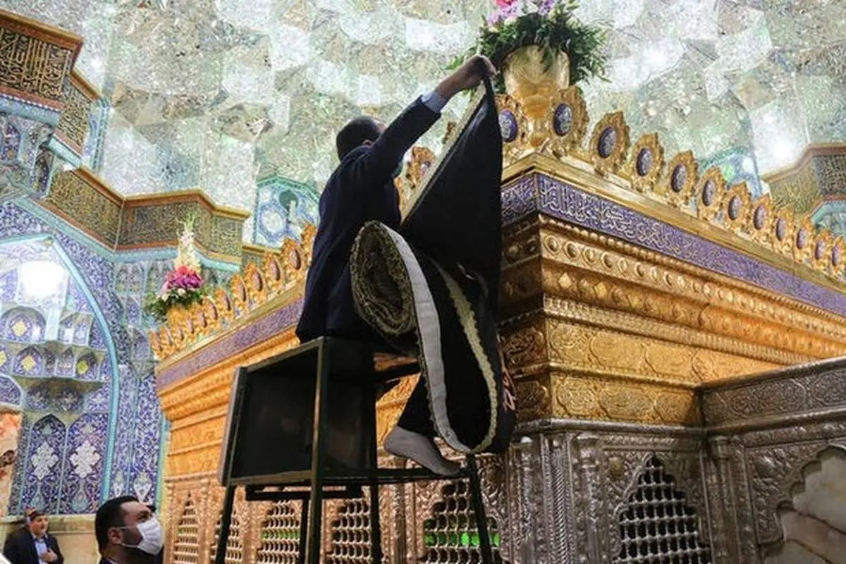 حرم مطهر حضرت معصومه (س) سیاه‌پوش شد