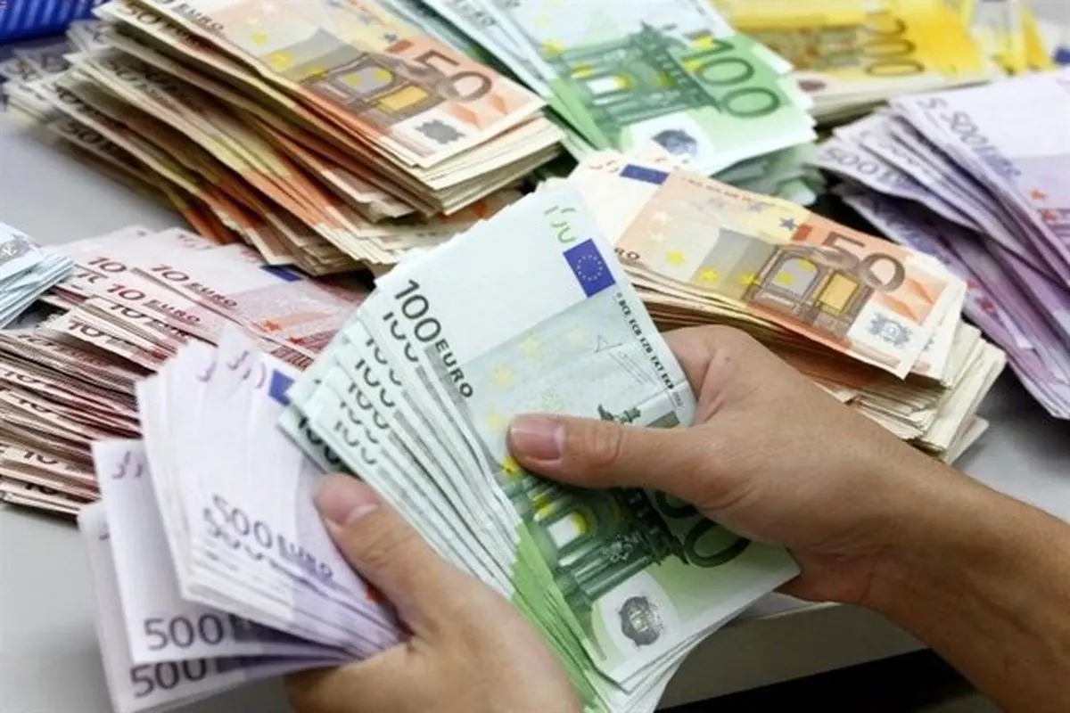 قیمت دلار و یورو در بازار آزاد پنجشنبه ۶ آذر + جدول