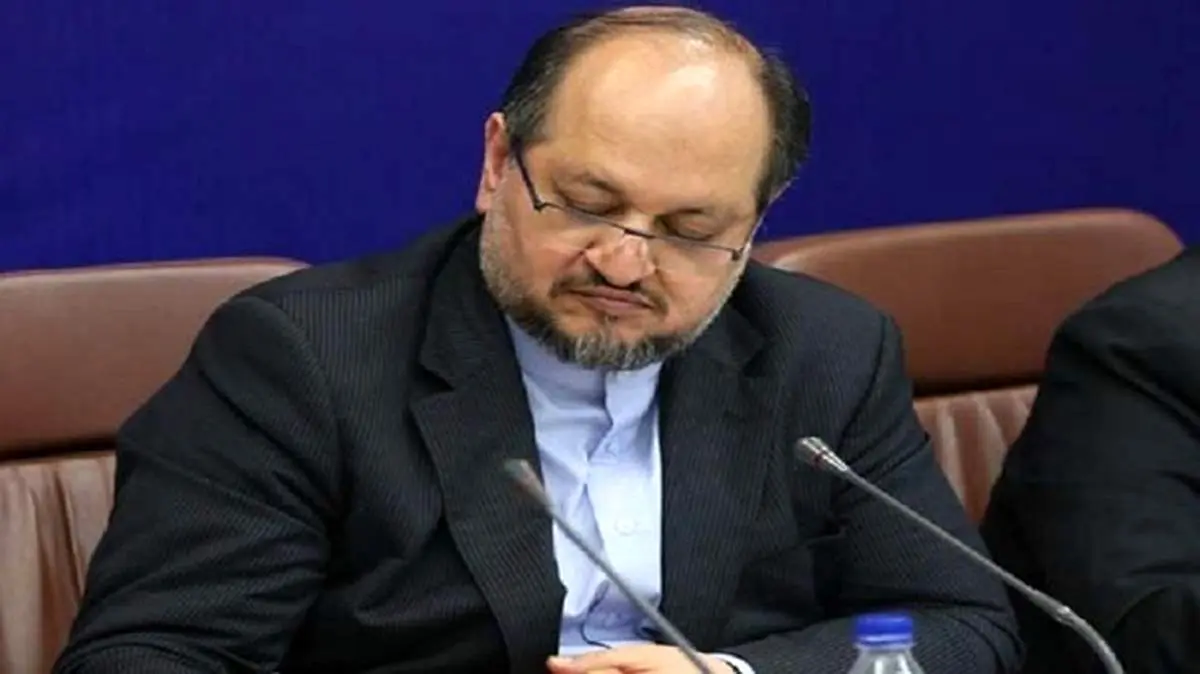 قهرمان کشتی دستفروش، کارمند پتروشیمی شد