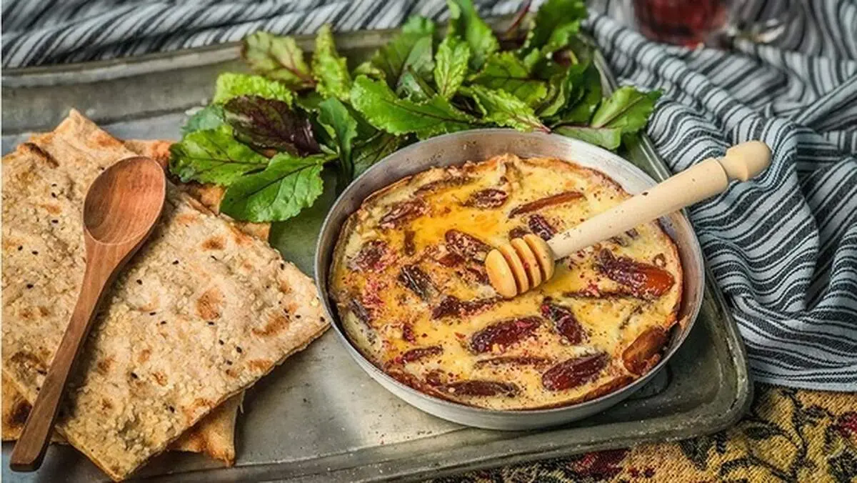 طرز تهیه خاگینه خرمای ساده و رولتی