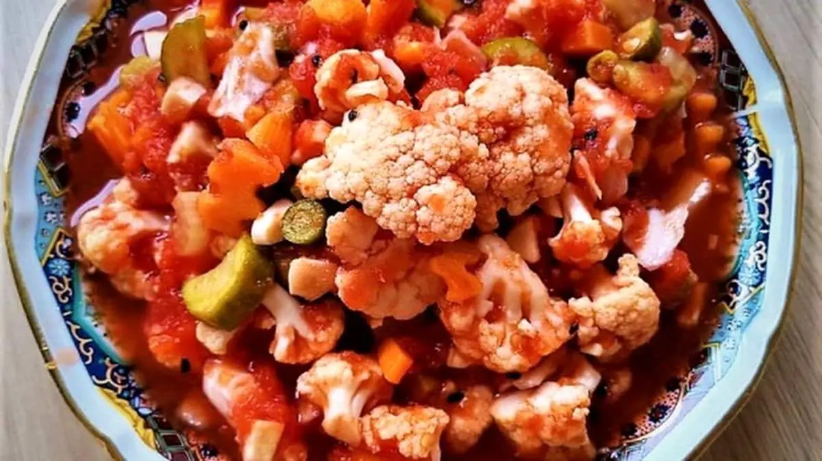 طرز تهیه ترشی با آب گوجه فرنگی